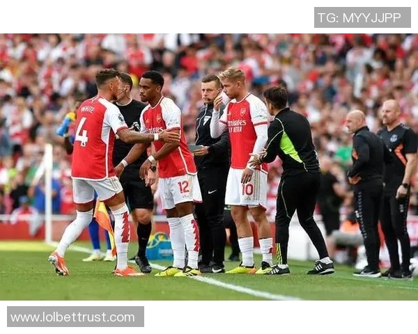 西甲激战阿森纳小胜曼联点球大战引发全场沸腾与转会传闻